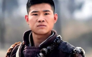 穿警服直播被拘！谢孟伟欠债2200万变老赖童年嘎子滤镜碎了一地